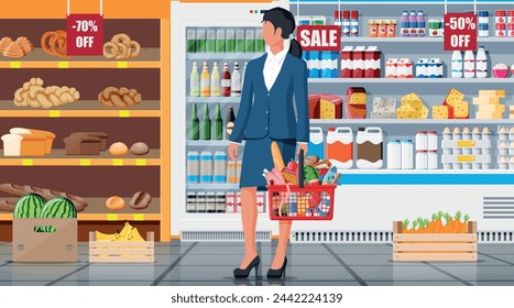 Supermarkt-Ladeninnenraum mit Waren. Großes Einkaufszentrum. Innenlager im Inneren. Frau Kunde mit Korb, Lebensmittelgeschäft, Getränke, Essen, Obst, Milchprodukte. Vektor-Illustration im flachen Stil