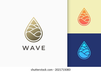 El logotipo de surf o de natación representa la forma de mar ondulante y náutica