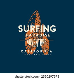 Surfing Paradise Adventure camiseta gráfica con estampado de tabla de surf