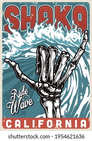 Afiche de color vintage con la mano de la onda oceánica y el esqueleto mostrando la ilustración del vector del signo shaka