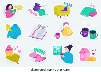 Bonitos stickers de casa en diseño de dibujos animados planos. Conjunto de mujeres leyendo libro, sillón, café, manta, suéter, tetera, quequitos y otros. Ilustración vectorial para la plantilla de planificador u organizador