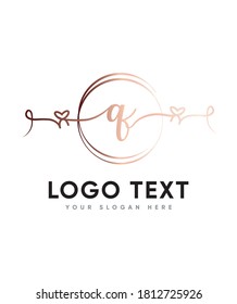 Una carta de escritura dulce y romántica Q que derrite tu corazón, adorable San Valentín, el logo del vector para la identidad de negocios y compañía