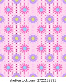 Ein süßes, nahtloses Muster aus rosafarbenen und violetten Gänseblümchen mit gelben Staubgefäßen auf hellrosa, gestrichelt kariertem Hintergrund.