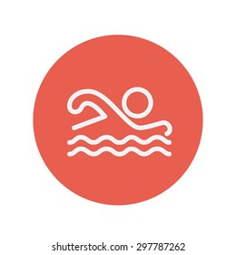 Schwimmer dünne Linie Icon für Web und mobile minimalistische flache Design. Vektorweißes Symbol im roten Kreis.