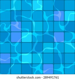 Fondo de la piscina con el modelo azul del mosaico y la reflexión del agua
