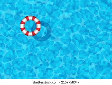Fondo de la piscina con anillo de goma a rayas flotando en la superficie