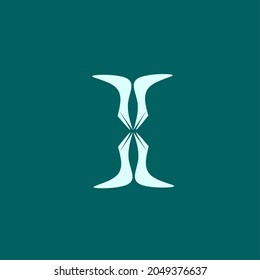 Logo simétrico abstracto en forma de trofeo aislado en verde