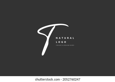 T Erste Handschrift oder handgeschriebenes Logo für Identität. Logo mit Unterschrift und handgezeichnet.