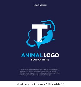 T Letra inicial. Logo del pez azul. Logotipo de icono para animales