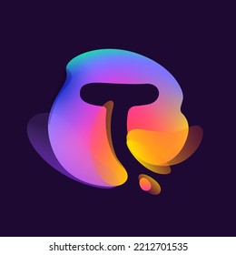Logotipo de letra T en la masa de salpicaduras de gradiente multicolor. Icono de bienvenida de espacio negativo. Emblema brillante estilo arco iris con estilo de movimiento. Perfecto para aplicaciones lindas, diseño de vida nocturna moderna, publicidad vibrante.