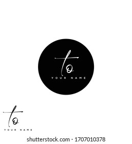 T O TO Escritura a mano de carta inicial y logotipo de firma.	