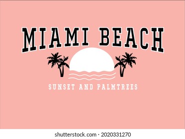Diseño de la estampilla de la camiseta. Lema de la playa de Miami con palmeras y sol.