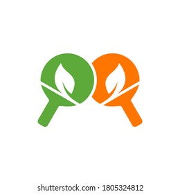 Mesa de tenis con diseños de logo de hoja. Etiqueta deportiva ilustración vectorial para club de ping pong