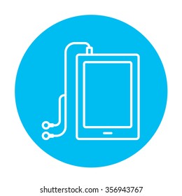 Comprimido con icono de línea de auriculares para web, móvil e infografía. Icono de blanco vector en el círculo azul claro aislado en fondo blanco.