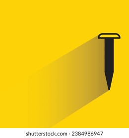 tachuela y uña con sombra sobre fondo amarillo