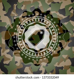 tag icon on camo pattern