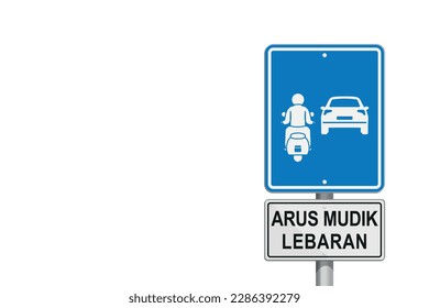 Tanda Jalan atau Rambu - Rambu Arus Mudik Lebaran. Concepto de señalización de la ruta Eid Mubarak con moto y auto de vuelta a la ciudad natal, en un fondo aislado. Texto significa: Eid Al-Fitr De Regreso A Casa.