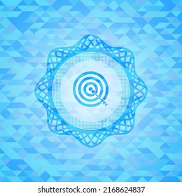 objetivo, icono comercial dentro del emblema del mosaico azul cielo. 