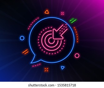 Targeting line icon. Neon laser lights. Result arrow sign. Traffic management symbol. Glow laser speech bubble. Neon lights chat bubble. Banner badge with targeting icon. Vector