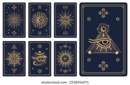 Cartões de tarô com sinais esotéricos mágicos e símbolos ocultos místicos, capas vetoriais. Cartões de tarô com sol mágico esotérico e estrelas, olho de Hórus com cruz de Ankh e pirâmide de pedreiro em pentagrama em conveses reversos