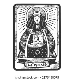 Tarjeta de reproducción Tarot High Priestess dibujo grabado ilustración vectorial. Diseño de impresión de ropa de camiseta. Imitación de tablero de raquetas. Imagen dibujada a mano en blanco y negro.