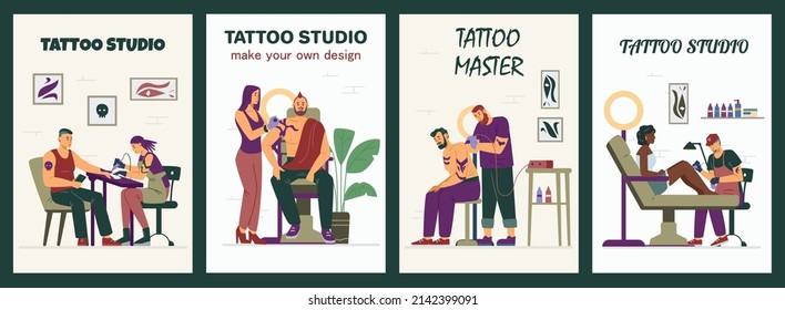 Afiches publicitarios de Tattoo studio con maestros y clientes en el proceso de tatuaje, ilustración vectorial plana. Un conjunto de folletos con personajes que utilizan máquinas de tatuar para crear diseños en la piel de la gente.