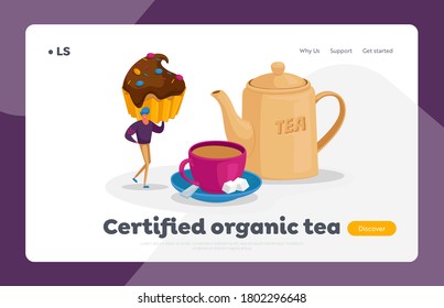 Plantilla de la página de aterrizaje para beber té. Un pequeño personaje sostiene tarta con chocolate y salpicaduras en una gran copa con té, cubos de azúcar y tetera. Bebida caliente para la temporada fría. Ilustración del vector de dibujos animados