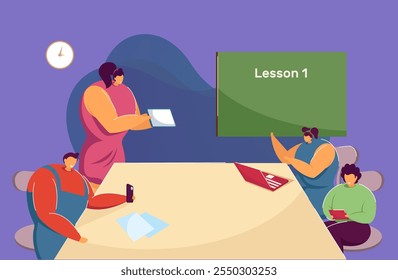 Professor e alunos usando dispositivos na aula. Ilustração de vetor plano. Crianças sentadas na sala de aula ao redor da mesa, olhando para computadores, smartphones. Educação, aprendizagem, escola, conceito de tecnologia