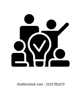 Team brainstorming black glyph icon. Innovative strategy for group cooperation. Professional partnership. Silhouette symbol on white space. Solid pictogram. Vector isolated illustration