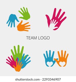 Concepto de trabajo en equipo. colorida conexión de manos. Ilustración vectorial en estilo plano dibujado a mano.