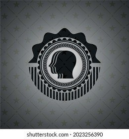icono de trabajo en equipo dentro de la insignia oscura. 