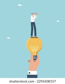 Trabajo en equipo y lluvia de ideas, liderazgo en la resolución de problemas y superación de dificultades, ayudando a crear ideas creativas para los negocios, una mano grande sostiene una bombilla de luz con un hombre que parece binoculares.