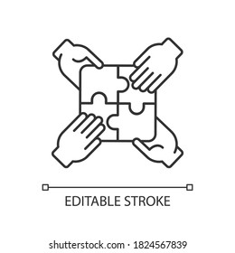 Teamwork building linear icon. Teamwork skills development, togetherness thin line customizable illustration. Contour symbol. Team building exercise. Vector isolated outline drawing. Editable stroke