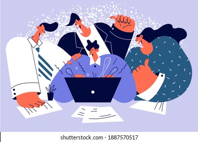 Trabajo en equipo, cooperación, concepto de grupo empresarial. Grupo de trabajadores de negocios personajes de caricatura en una laptop discutiendo proyecto con una tormenta de ideas en la ilustración de un vector de oficina 