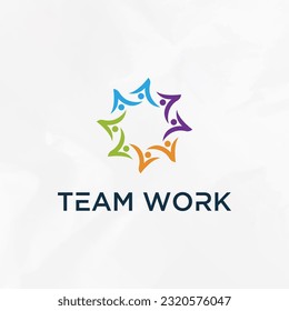 Teamwork-Holding aus einer Kreis-Logo-Design-Symbol-Vorlage