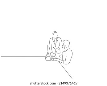 Trabajo en equipo con estilo de dibujo en línea. Composición de un grupo de personas usando tecnología. Esbozo lineal negro aislado sobre fondo blanco. Diseño de ilustración vectorial.