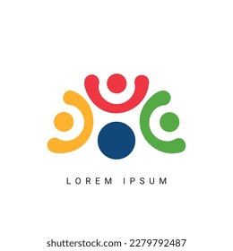 El logotipo de trabajo en equipo forma un símbolo de personas coloridas en forma de círculo