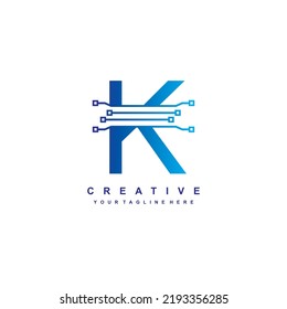 Technischer Buchstabe K Logo Vorlage. futuristischer Buchstabe K, Vektorlogo mit blauem Farbverlauf. geometrische Form. kann für Firmenlogos, Technologie, Unternehmen, Produkte usw. verwendet werden