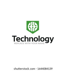 Logotipo de tecnología con un icono de tarjeta de circuitos color verde