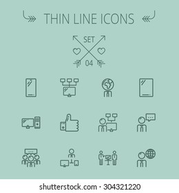 Conjunto de iconos de línea delgada de tecnología para web y móvil. Set incluye: teléfono móvil, gadget, computadora, CPU, miniaturas globales hacia arriba, presentación. Moderno diseño minimalista plano. Icono de gris oscuro del vector en gris