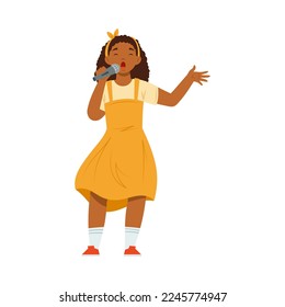 Teen African American Girl stehend and singing with Microphone doing on Stage Vector Illustration