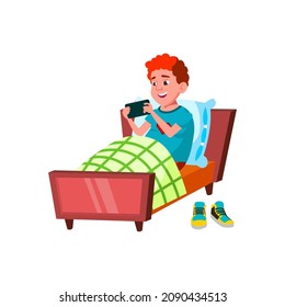 Jugendliche, die eine soziale Person für das Smartphone benutzen. Webchatten. Vektorgrafik-Cartografik