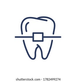 Teeth braces thin line icon. Orthodontic brackets, molar isolated outline sign. Dental care, orthodontics, beauty care concept. Vector illustration symbol element for web design and apps