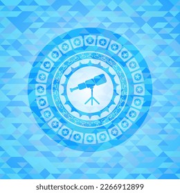 icono del telescopio dentro del emblema del mosaico azul cielo. 