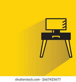 Televisión en el icono de la tabla con la sombra en el fondo amarillo