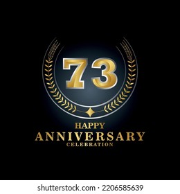 Emblema de plantilla de lujoso aniversario de 73 años con un marco en forma de ramas de laurel y el número 73. Logo del 73 aniversario de la realeza. Diseño de ilustración de vector