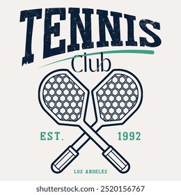 Equipo de club deportivo activo de tenis, diseño de camiseta del club de tenis de Los Ángeles. Camiseta de estilo universitario con pelota de tenis. Ropa deportiva estampada. Ilustración vectorial. club de tenis equipo de chicas newyork Cord college