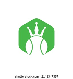 Diseño del logo del vector del rey del tenis. Plantilla de diseño de icono de bola de tenis y corona.