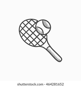 Icono de raqueteo de raquetas de tenis y vectores de bola aislado en el fondo. Dibujaron mano raqueta de tenis e icono de bola. Icono de raqueta de tenis y boceto de bola para infografía, sitio web o aplicación.