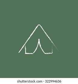 Mano de carpas dibujada en tiza sobre un icono blanco vectorial de pizarra aislado en un fondo verde.